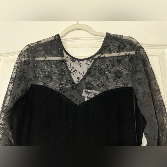 Vintage 90s velvet dress with intricate sleeve detail. - Picture 3 of 7